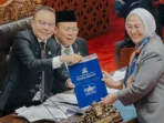 __ __Alhamdulillah,Hari ini saya mengikuti Rapat Paripurna DPR RI dengan salah satu agenda dari